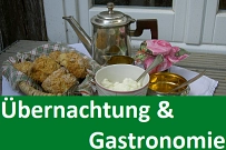 Tablett mit Kaffee und Gebäck auf Gartentisch. Verlinkung zur Internetseite Übernachtung und Gastronomie © Tourismus-Service Wennigsen
